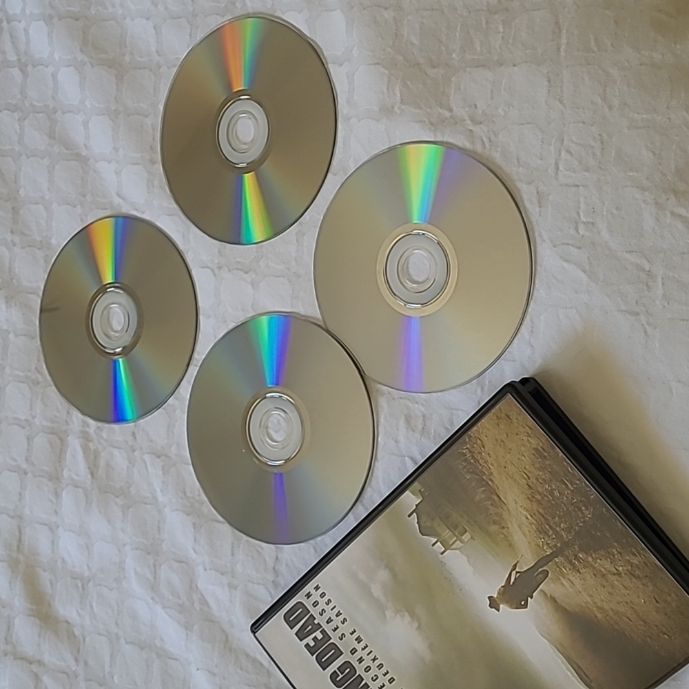 WALKING DEAD DVDs Seasons 1, 2 & 3 - Picture 9 of 14